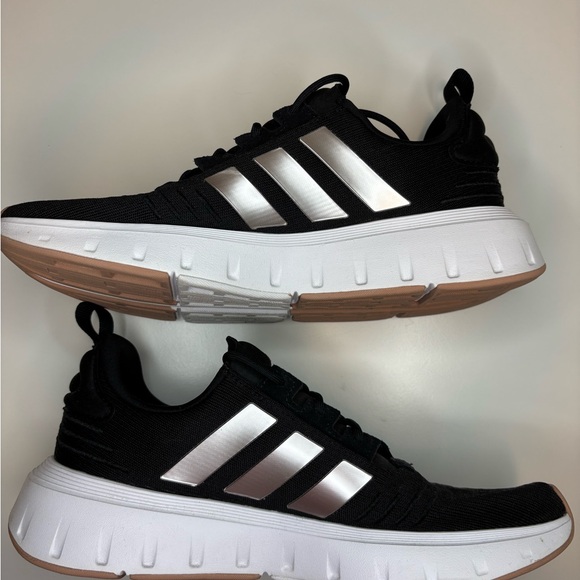 Adidas Swift Run 23 Black and White Running Shoes Women’s Size 8 - Picture 5 of 10